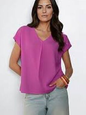 Fuschia Cap Sleeve Pleat Front Blouse Size Medium by Montgomery Post